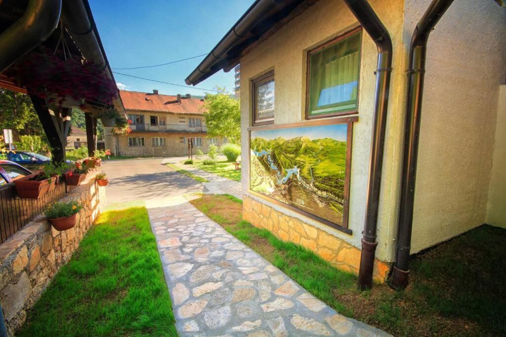 Rooms Bobic Licko Petrovo Selo Exterior photo