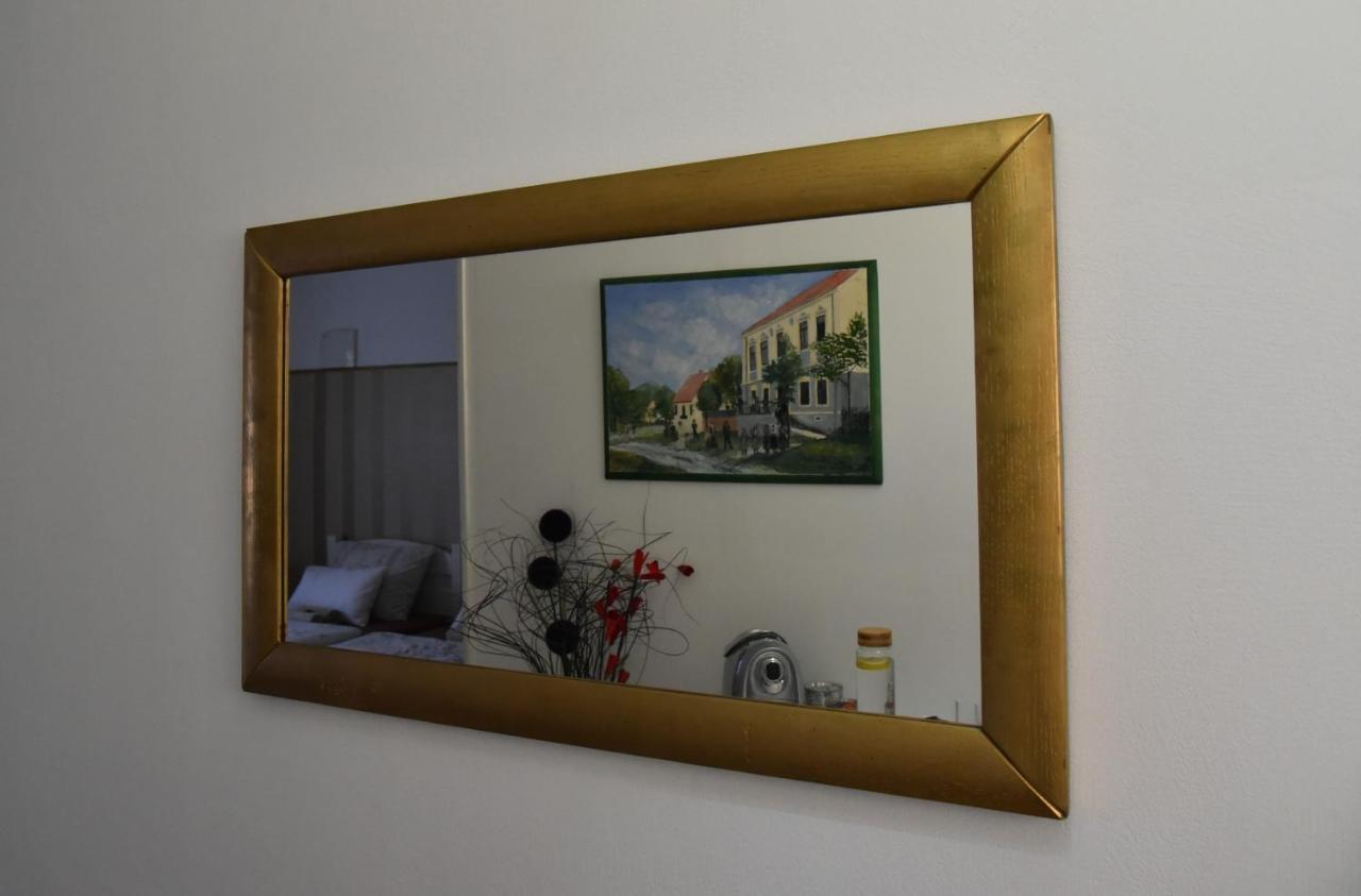 Rooms Bobic Licko Petrovo Selo Exterior photo